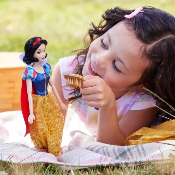Snow White Classic Doll – 11 1/2'' - Image 4